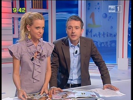 Foto di Georgia Luzi la conduttrice di Uno mattina estate 2010 su Raiuno con Pierluigi Diaco