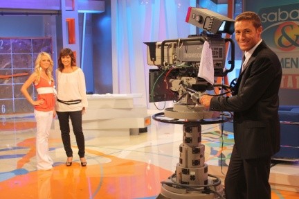 Foto di Georgia Luzi la conduttrice di Uno mattina estate 2010 su Raiuno con Pierluigi Diaco