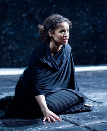 Gugu Mbatha-Raw, protagonista di Undercovers