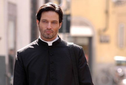 Gabriel Garko (Padre Francesco) 