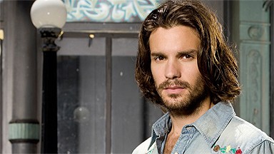 Isaac Mendez (Santiago Cabrera)