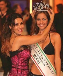 Karina Michelin incoronata Miss Italia nel Mondo da Sabrina Ferilli