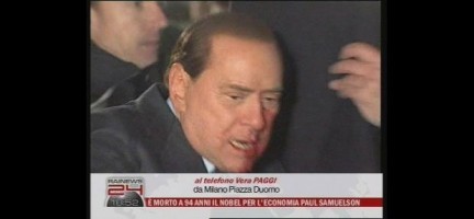 La fotosequenza dell'aggressione a Berlusconi