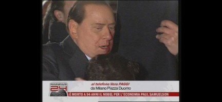 La fotosequenza dell'aggressione a Berlusconi