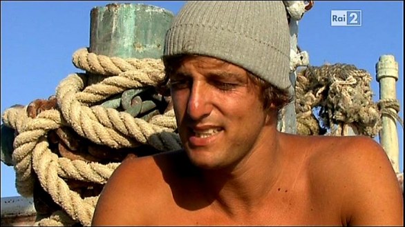 Luca Dirisio eliminato da L'Isola dei famosi 2011