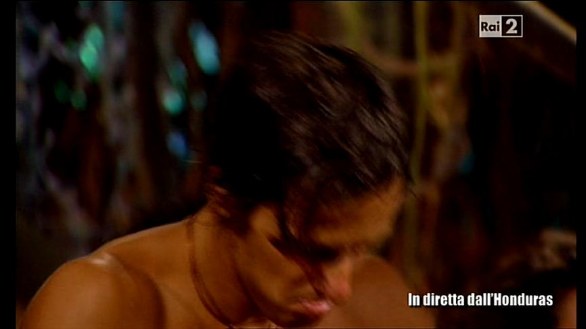 Luca Dirisio eliminato da L'Isola dei famosi 2011