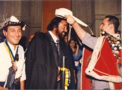 Luciano Pavarotti riceve la Laurea Honoris Causa