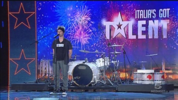 Matteo Manzoni, batterista bendato a Italia s Got Talent 2013