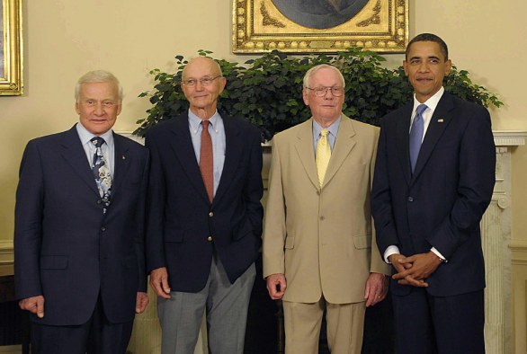 BARACK OBAMA RICEVE I MEMBRI DELL\'APOLLO 11 BUZZ ALDRIN, MICHAEL COLLINS E NEIL ARMSTRONG