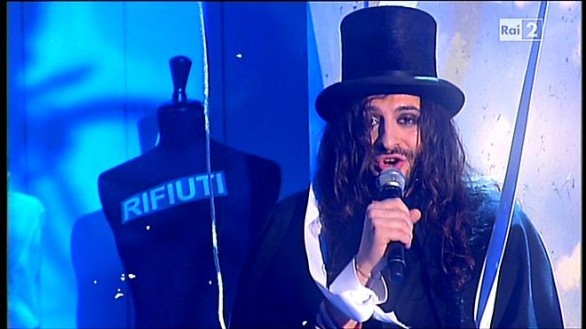 Nevruz Joku a X Factor 4 del 26 ottobre 2010 canta Cosa sono le nuvole