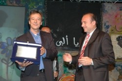 Riccardo Iacona ritira il Premio della Critica 2006 al Premio Ilaria Alpi