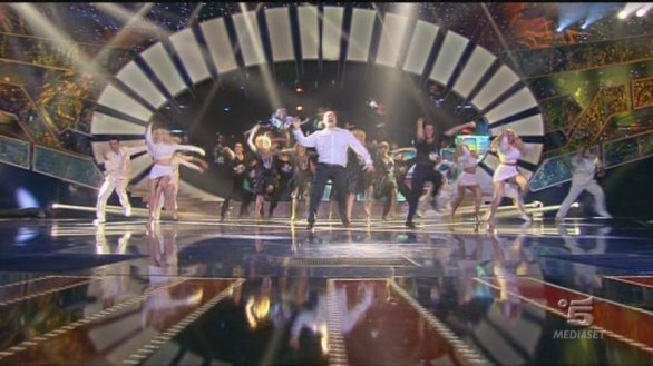 Roberto Carlisi, ballerino imitatore di Carrà e Cuccarini, a Italia s Got Talent 2013