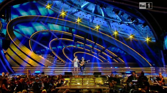 Sanremo 2012 - Arisa con Josè Feliciano in “Che sarà - Que sera’”