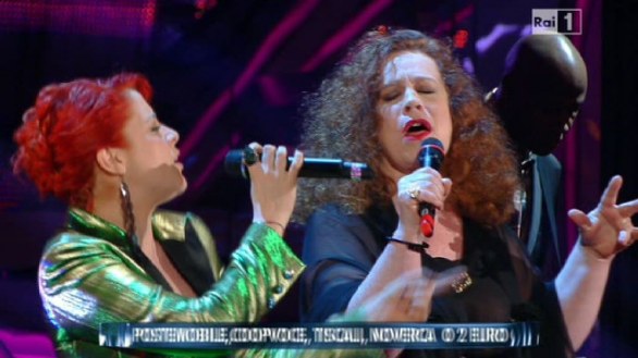 Sanremo 2012 - Noemi con Sarah Jane Morris in Amarsi un po’-To feel in love