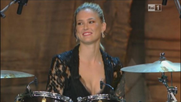 Sanremo 2013, Bar Refaeli bellissima all Ariston