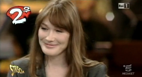 Sanremo 2013, Carla Bruni a Striscia la Notizia