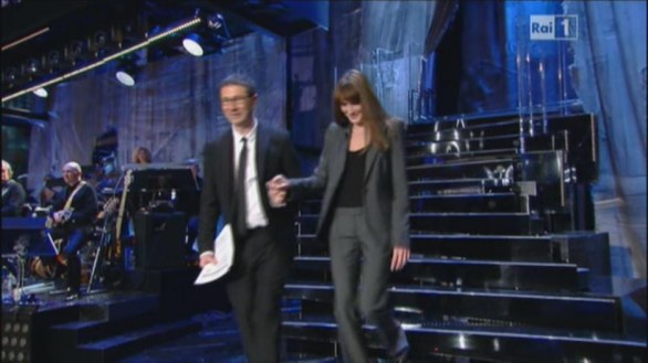 Sanremo 2013, Carla Bruni canta con Luciana Littizzetto - 13 febbraio 2013