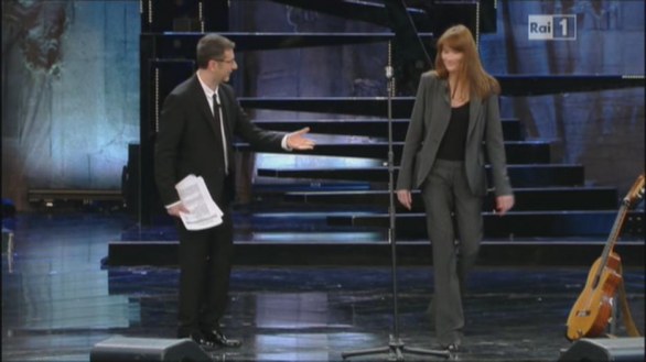 Sanremo 2013, Carla Bruni canta con Luciana Littizzetto - 13 febbraio 2013