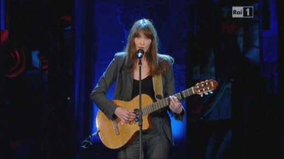 Sanremo 2013, Carla Bruni canta con Luciana Littizzetto - 13 febbraio 2013