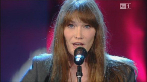 Sanremo 2013, Carla Bruni canta con Luciana Littizzetto - 13 febbraio 2013