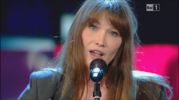 Sanremo 2013, Carla Bruni canta con Luciana Littizzetto - 13 febbraio 2013