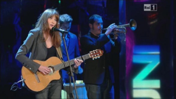 Sanremo 2013, Carla Bruni canta con Luciana Littizzetto - 13 febbraio 2013