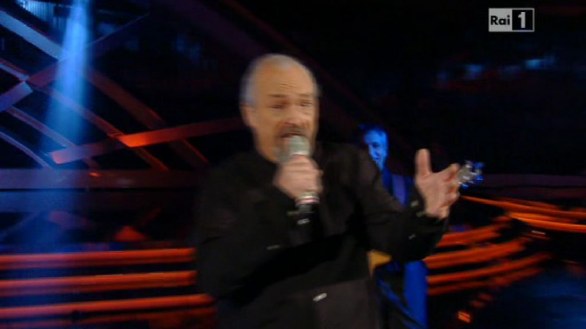 Sanremo 2o12 - Eugenio Finardi con Noa in Torna a Surriento-Surrender