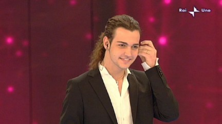 Sanremo -Valerio Scanu e Alessandra Amoroso duettano nella quarta puntata