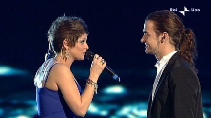 Sanremo -Valerio Scanu e Alessandra Amoroso duettano nella quarta puntata