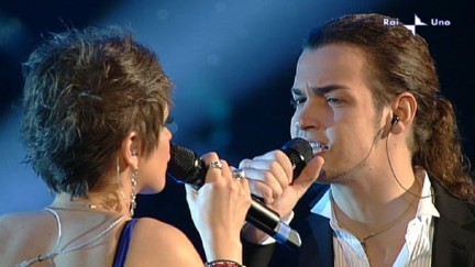 Sanremo -Valerio Scanu e Alessandra Amoroso duettano nella quarta puntata