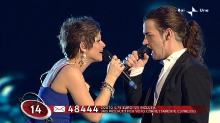 Sanremo -Valerio Scanu e Alessandra Amoroso duettano nella quarta puntata