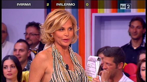 Simona Ventura vs Regina Elisabetta a Quelli che il calcio