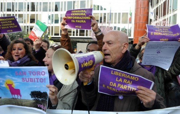 Rai: le foto del sit-in del popolo viola