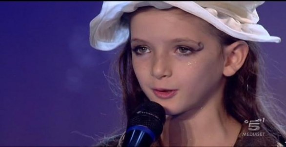 Syria Luongo - la piccola artista di strada di Italia's got talent 2012