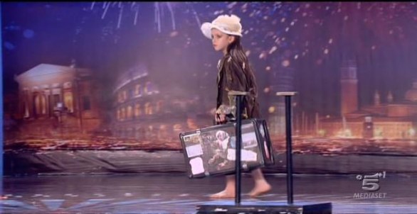 Syria Luongo - la piccola artista di strada di Italia's got talent 2012