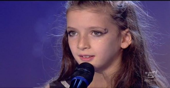 Syria Luongo - la piccola artista di strada di Italia's got talent 2012