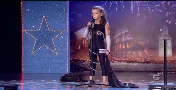 Syria Luongo - la piccola artista di strada di Italia's got talent 2012