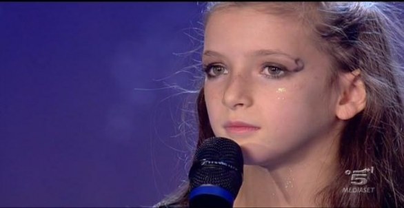 Syria Luongo - la piccola artista di strada di Italia's got talent 2012