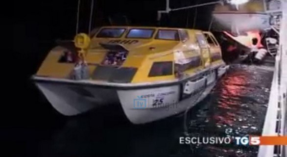 Tg5 - Concordia, le immagini del filmato shock