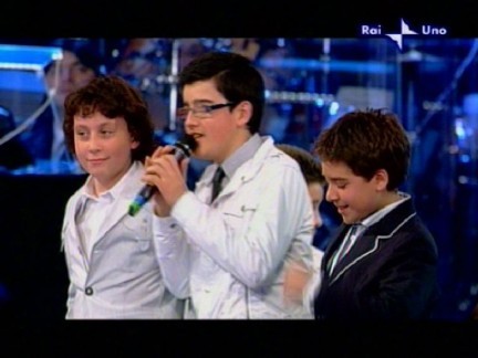 Ti lascio una canzone - Le Belle Bimbe, Gianluca Ginoble e tutti i bambini