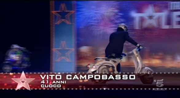 Vito Campobasso, acrobata con la Vespa ad Italia s got talent 2012